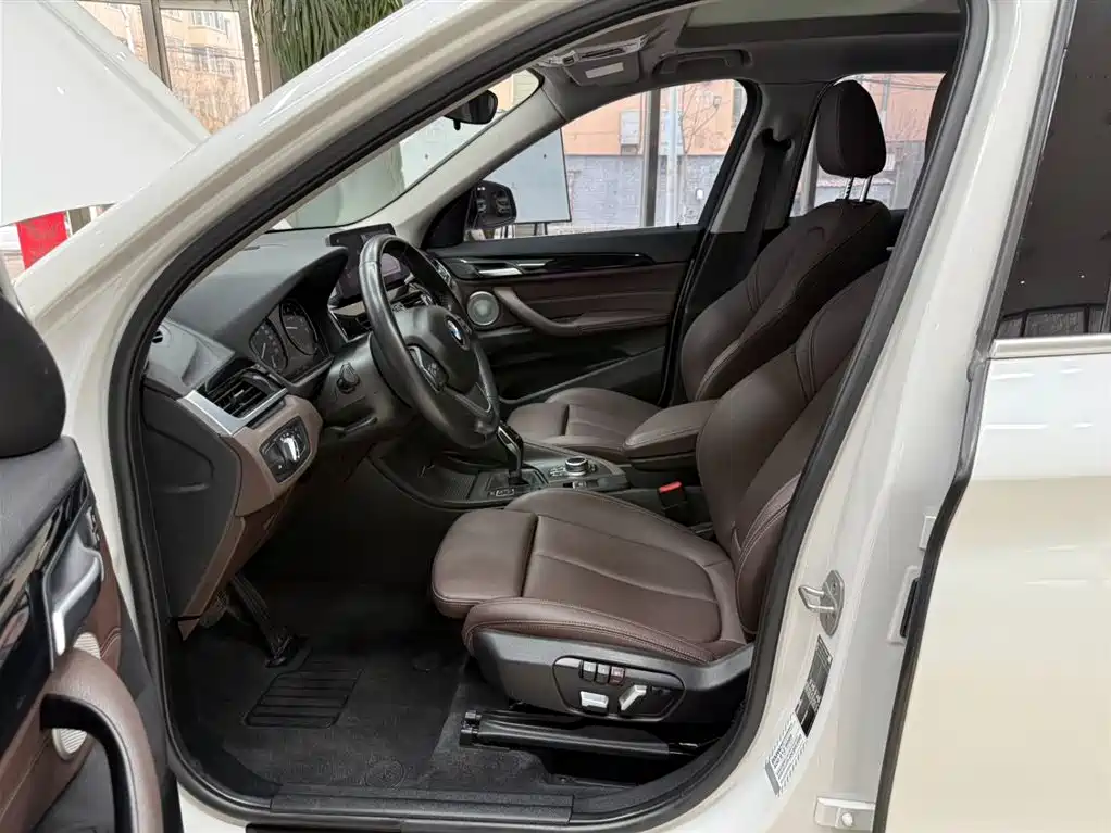 BMW X1 2022 sDrive20Li Fashion фото 9
