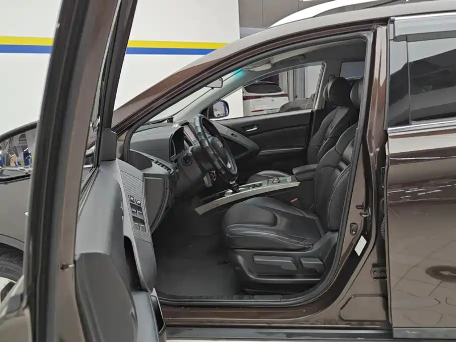 Luxgen U6 SUV 2017 2017 1.8T Tech Value Package