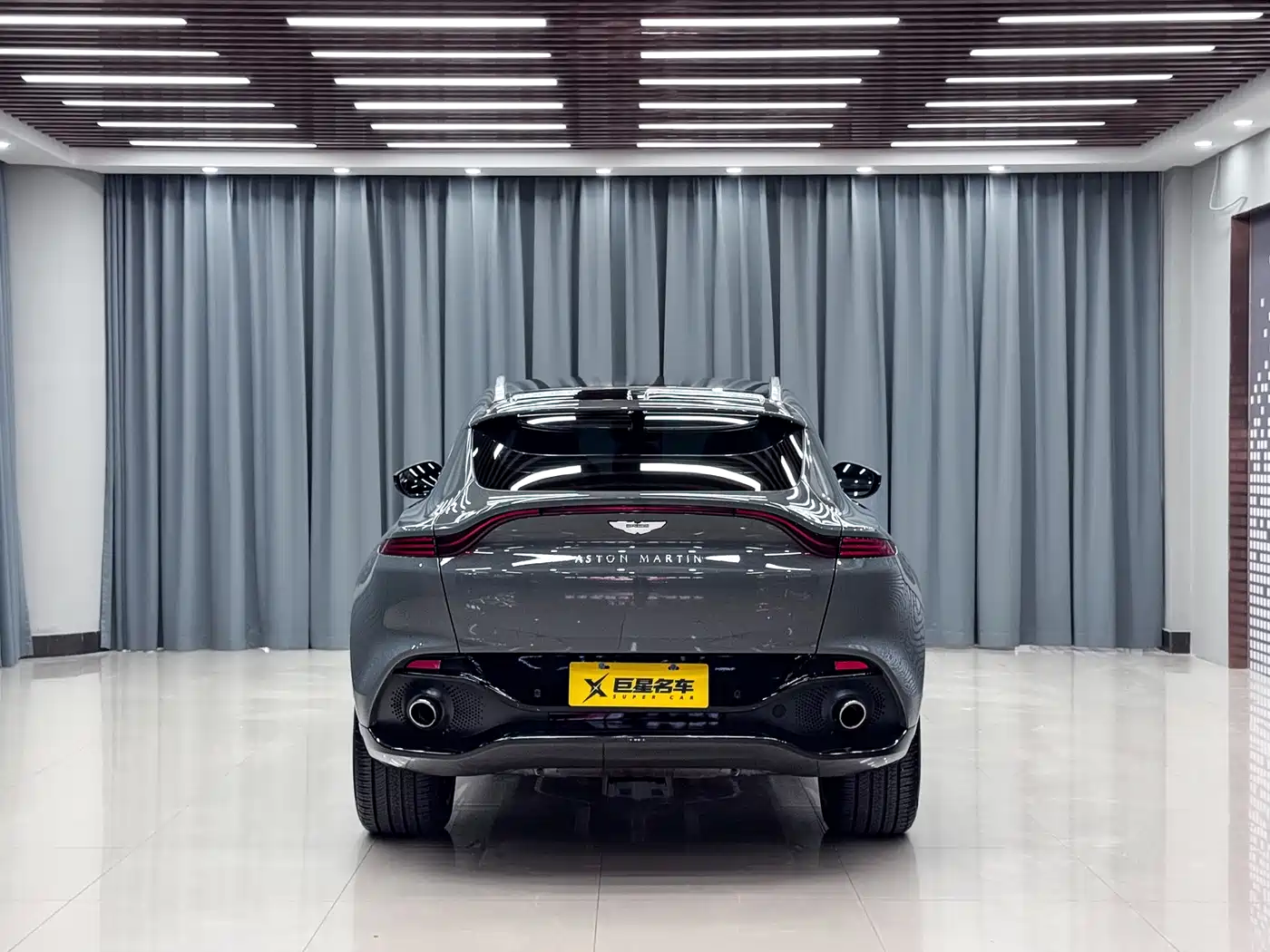 Aston Martin DBX 2024 2023 3.0T STRAIGHT-SIX
