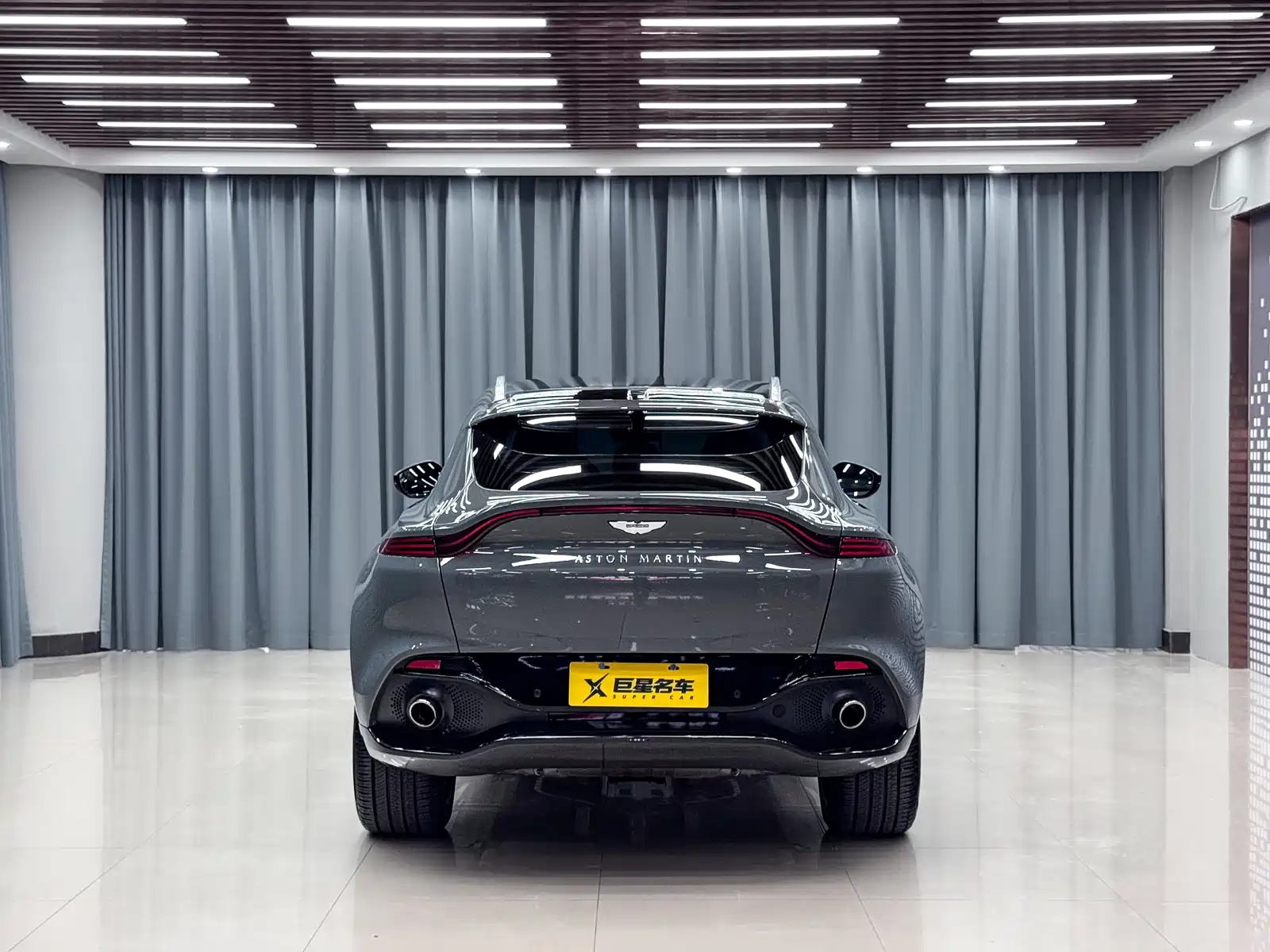 صورة 8 - Aston Martin DBX