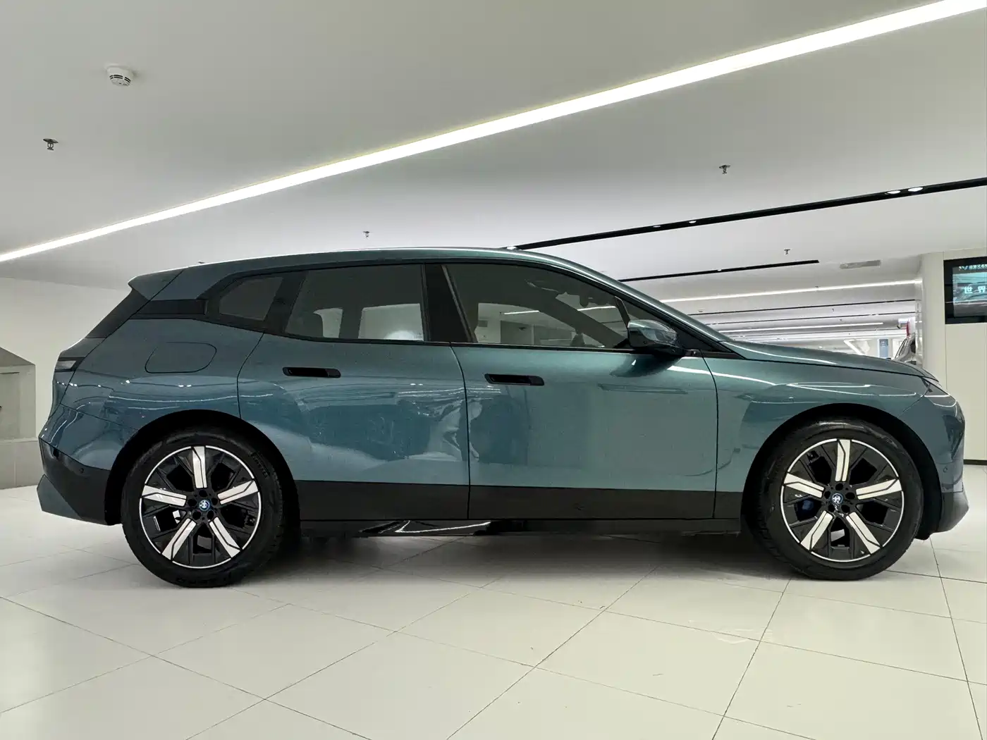 BMW iX 2023 Facelift xDrive40 фото 4
