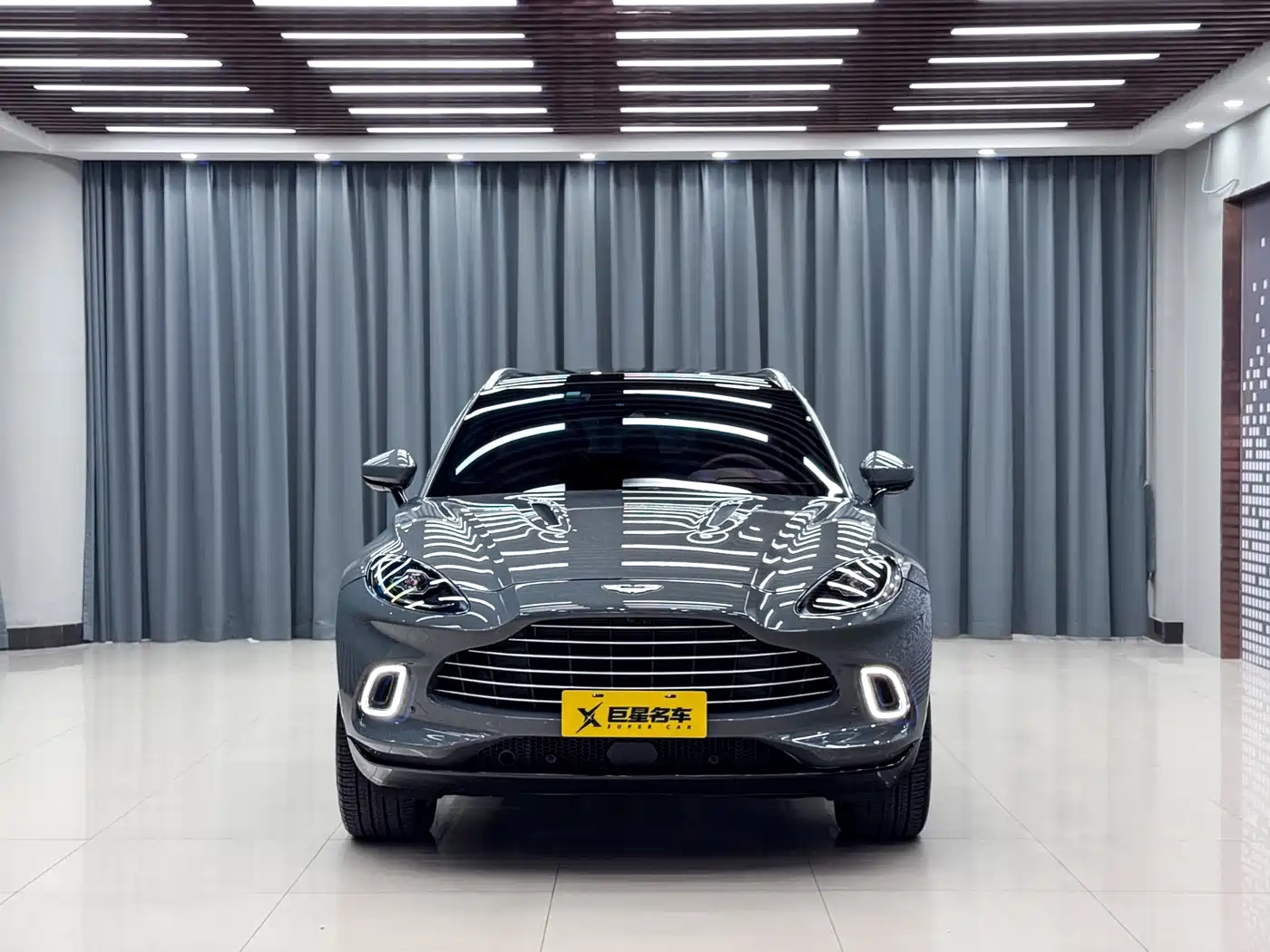 Aston Martin DBX 2024 2023 3.0T STRAIGHT-SIX