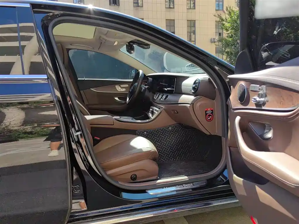 Mercedes-Benz E-Class 2021 E 300 L Fashion фото 7
