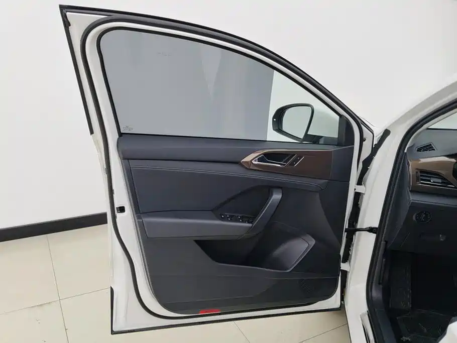 Volkswagen Tharu, миниатюра 7