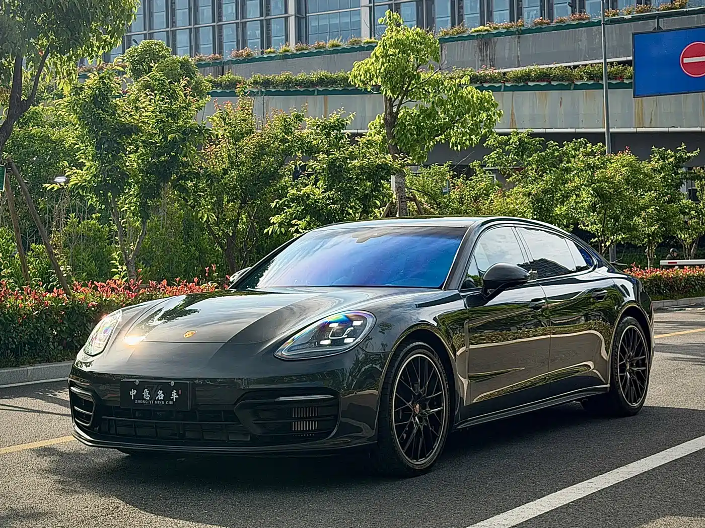 Porsche Panamera 2023 Facelift Panamera 4 Executive Long Wheelbase Platinum Edition 2.9T