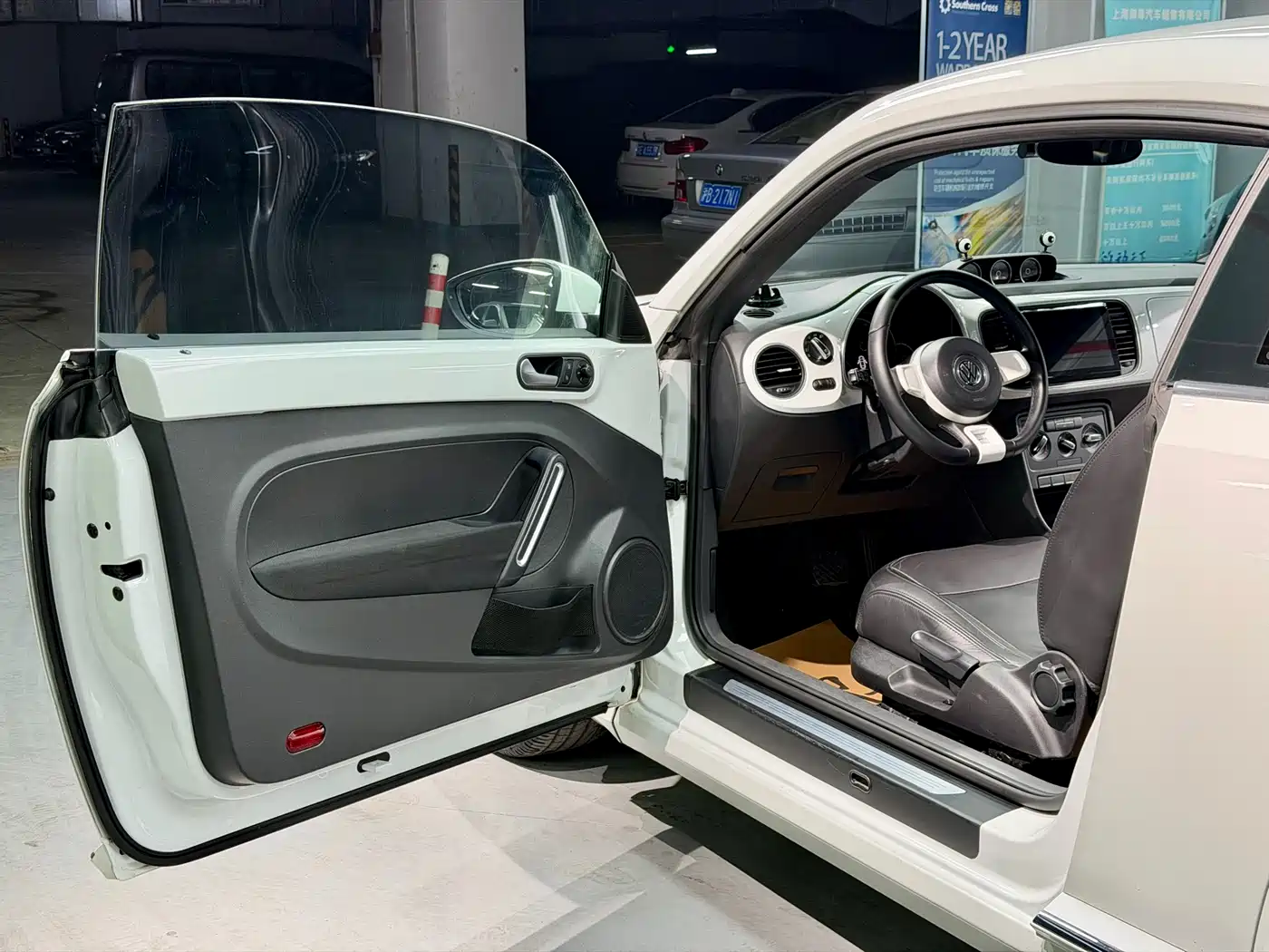 Volkswagen Beetle 2013 1.4TSI Fashion Edition фото 12