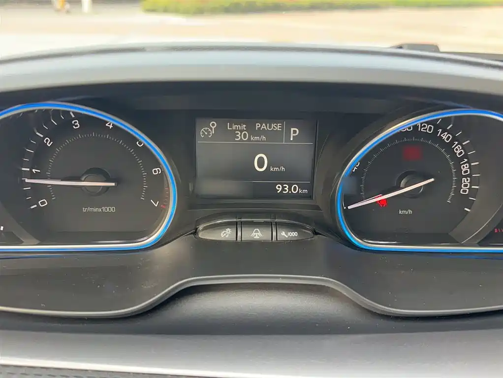 Peugeot 2008 2014 1.6L Automatic Navigation Edition фото 4