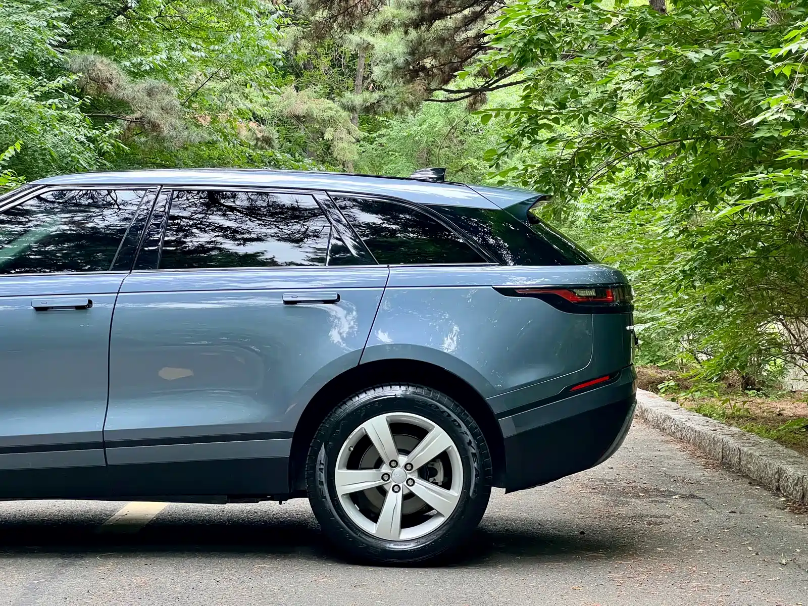 Фото 8 - Land Rover Range Rover Velar
