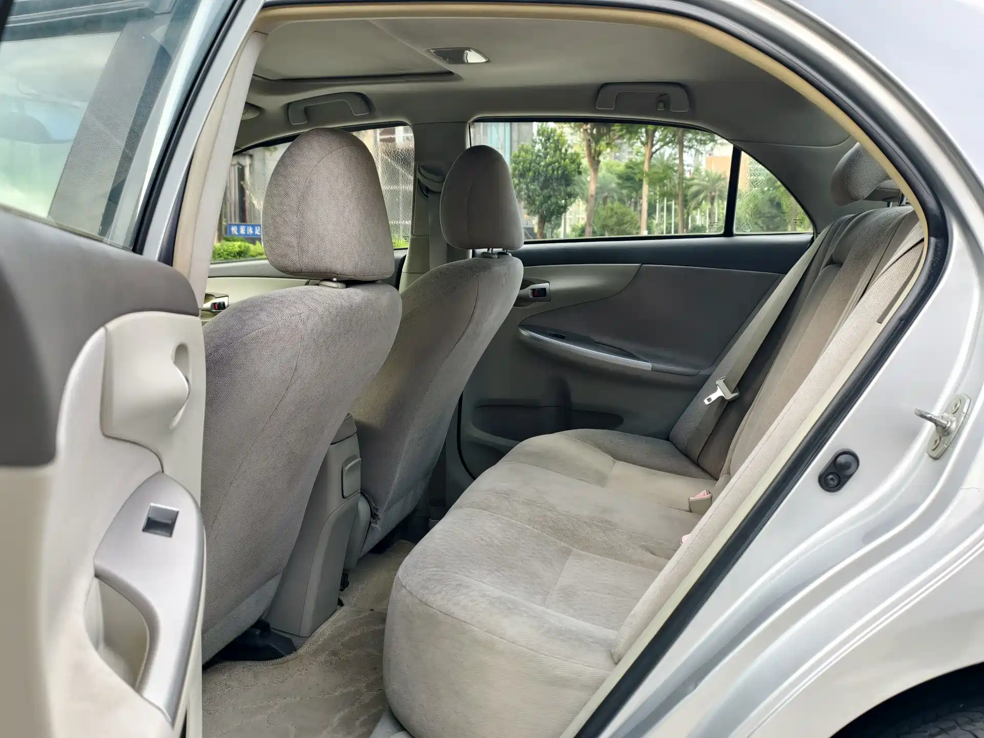 Photo 8 - Toyota Corolla