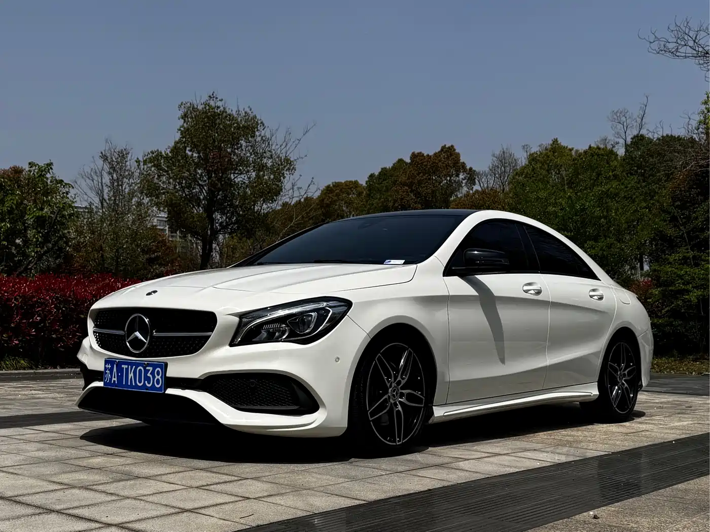 MERCEDES-BENZ CLA
