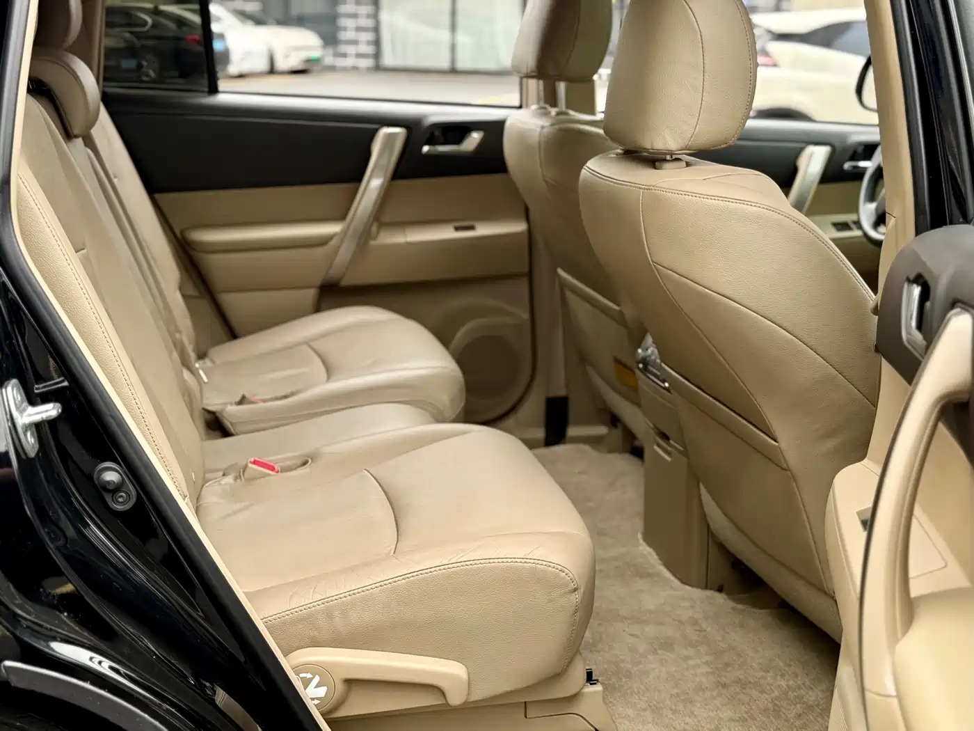 Toyota Highlander 2012 2.7L 2WD 7-Seater Luxury Edition фото 7