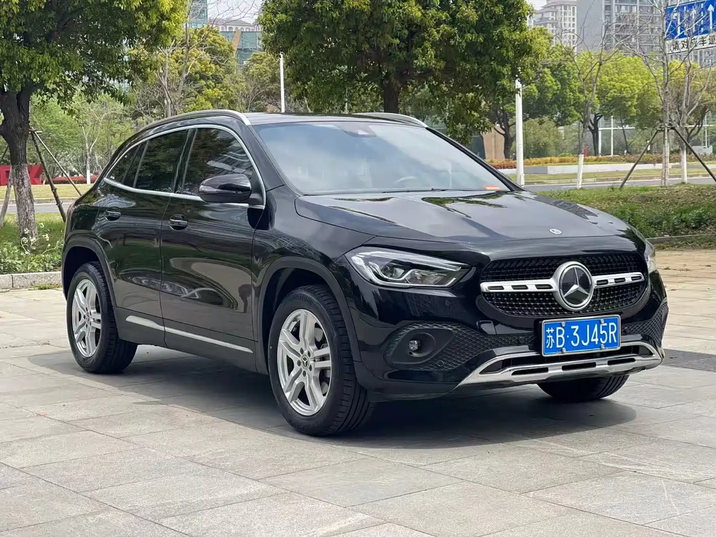 MERCEDES-BENZ GLA