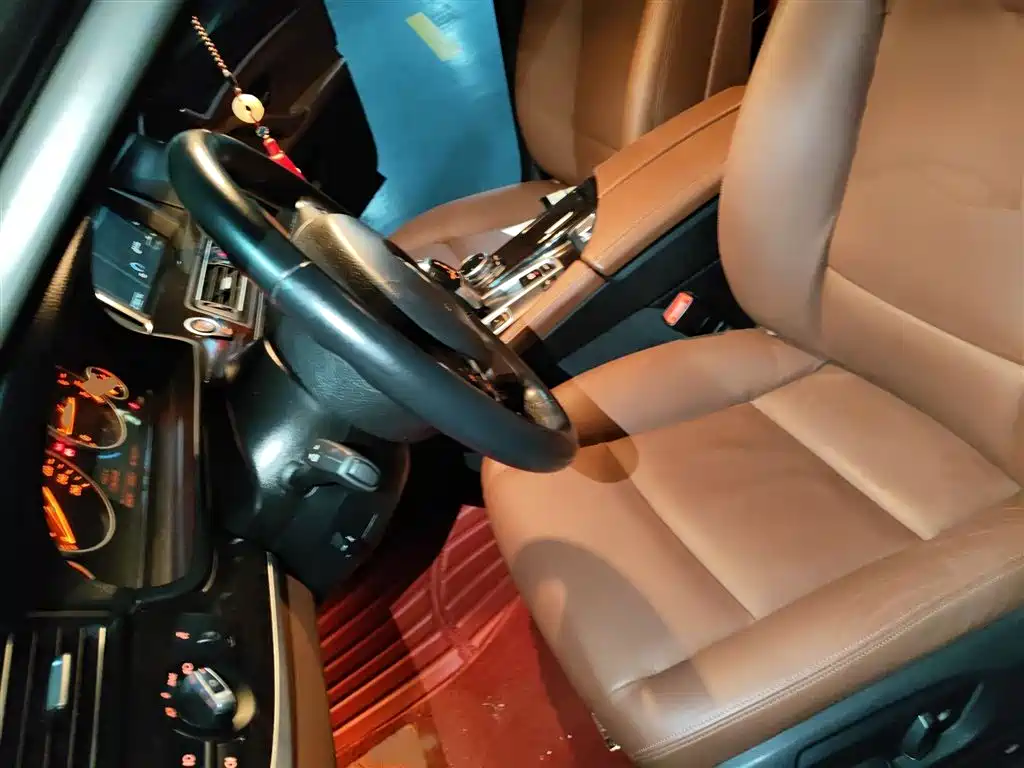 BMW 5 Series 2014 528Li Leading Edition фото 8