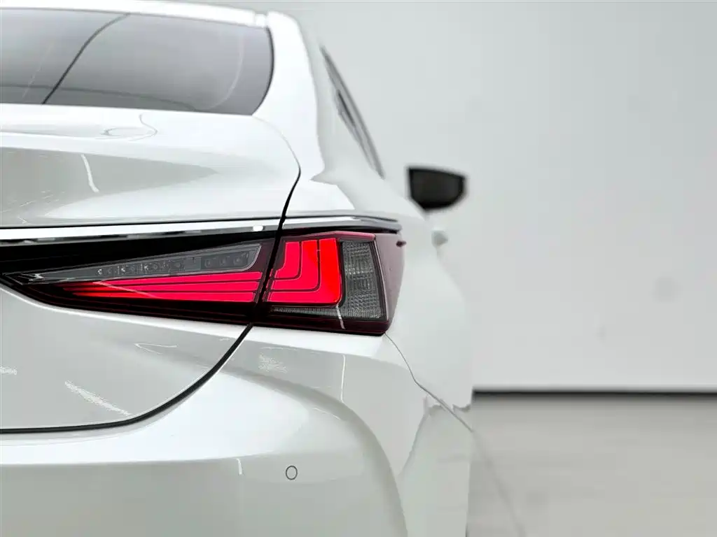 Lexus ES 2020 200 Excellence фото 15