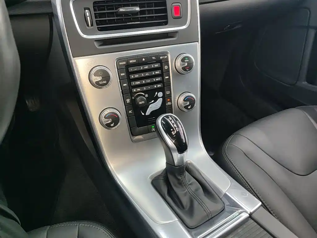 Фото 14 - Volvo V60