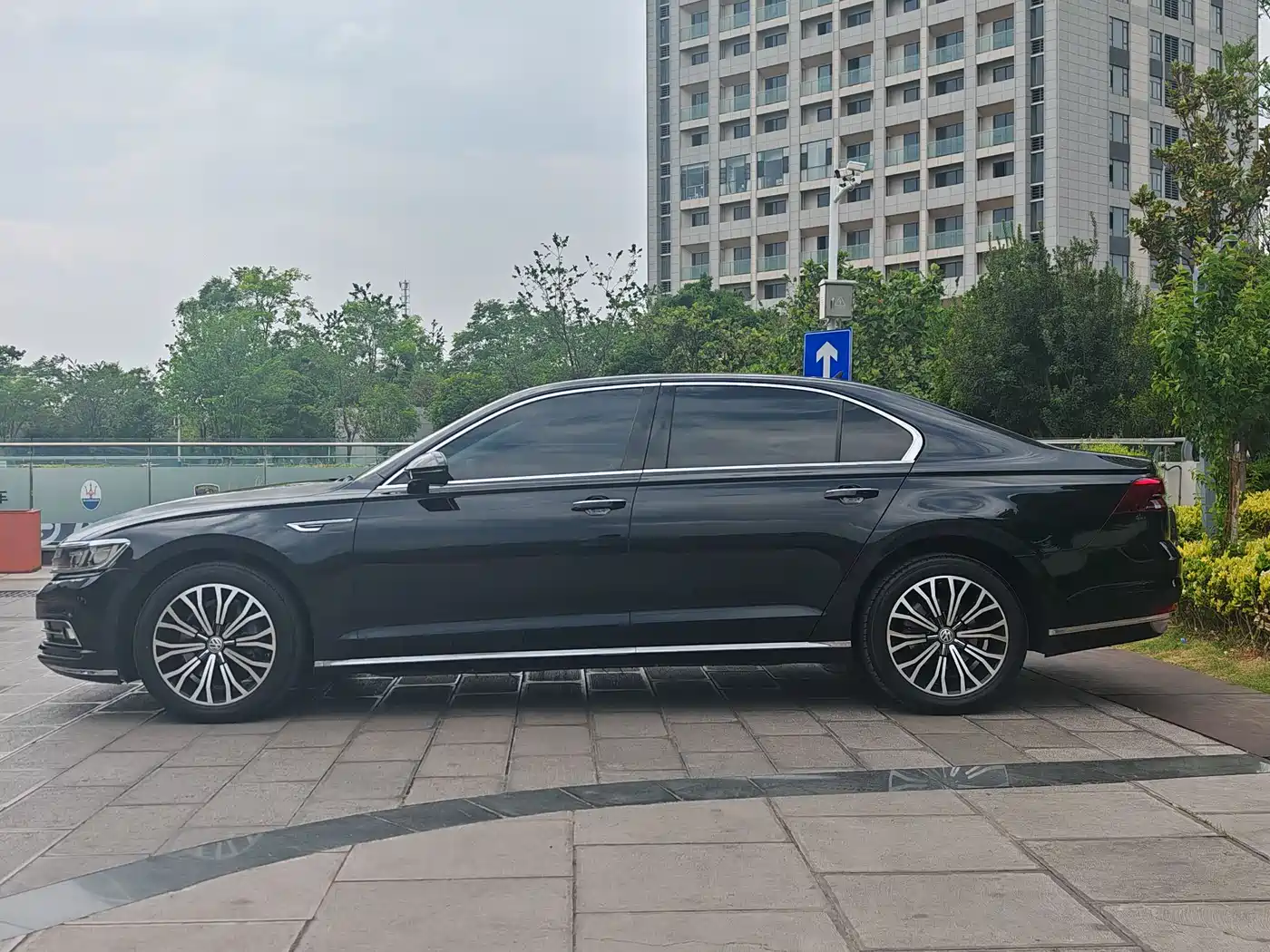 Volkswagen Phideon 2018 Facelift 380TSI FWD Business фото 3