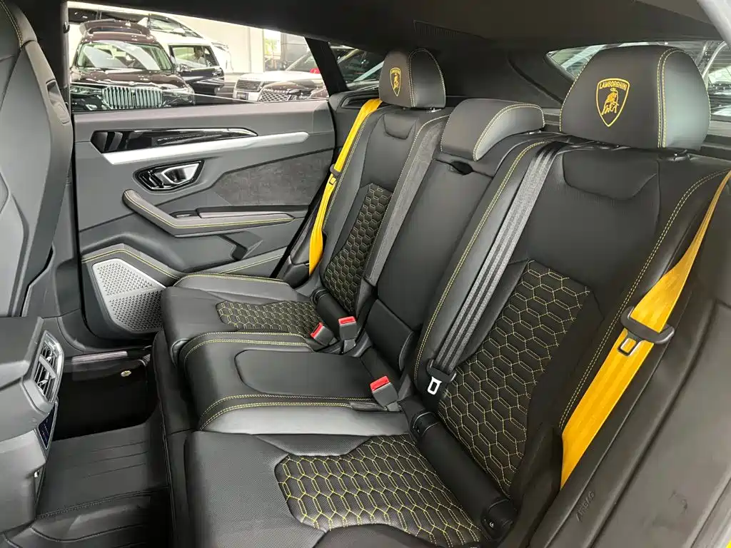 Фото 15 - Lamborghini Urus