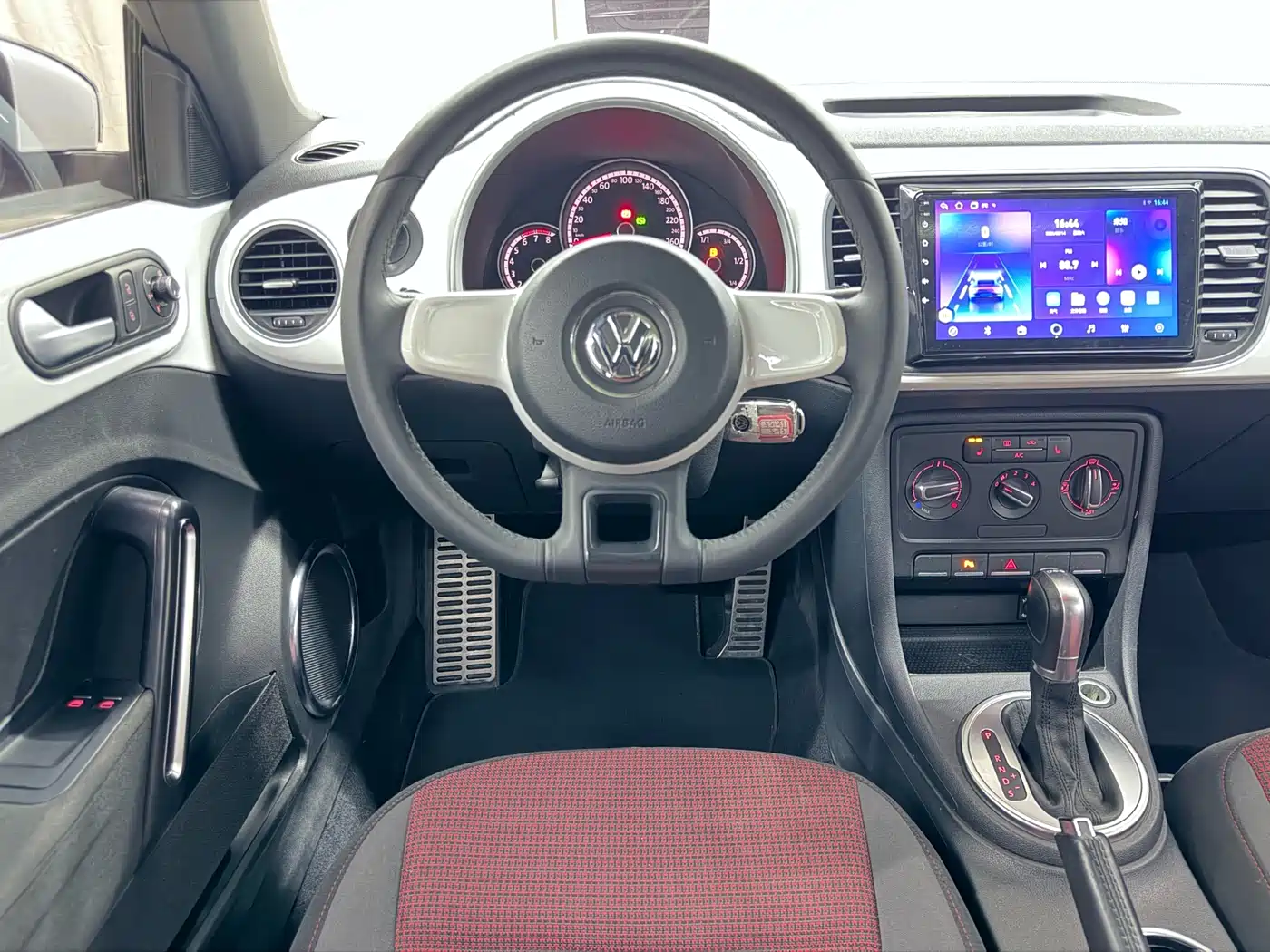 Volkswagen Beetle 2015 280TSI фото 10