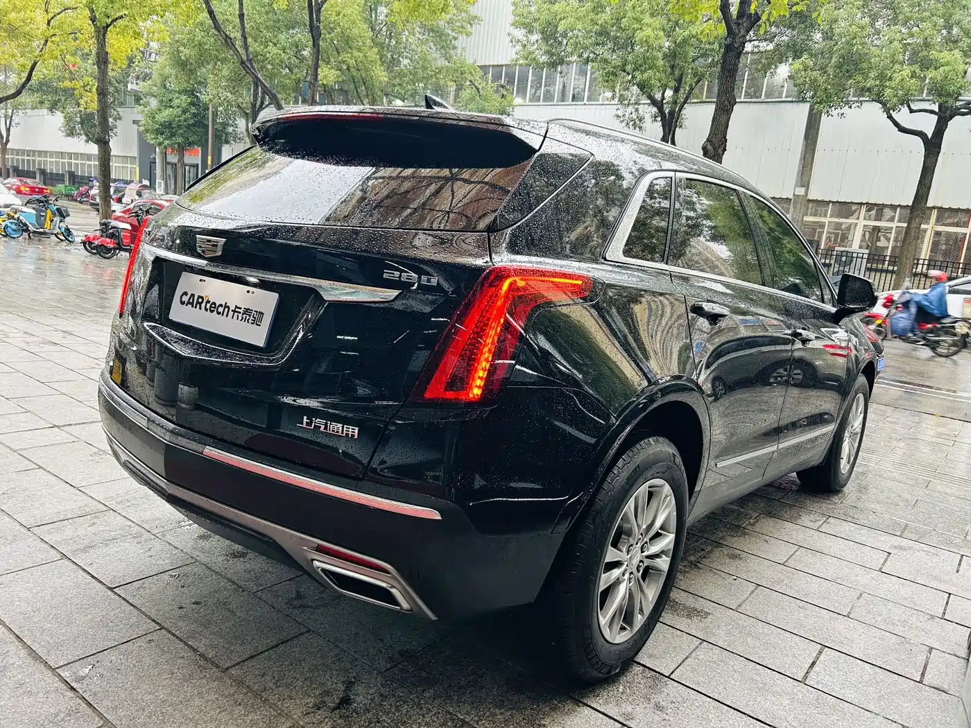 Cadillac XT5 2023 2.0T 2WD Fashion Edition фото 2