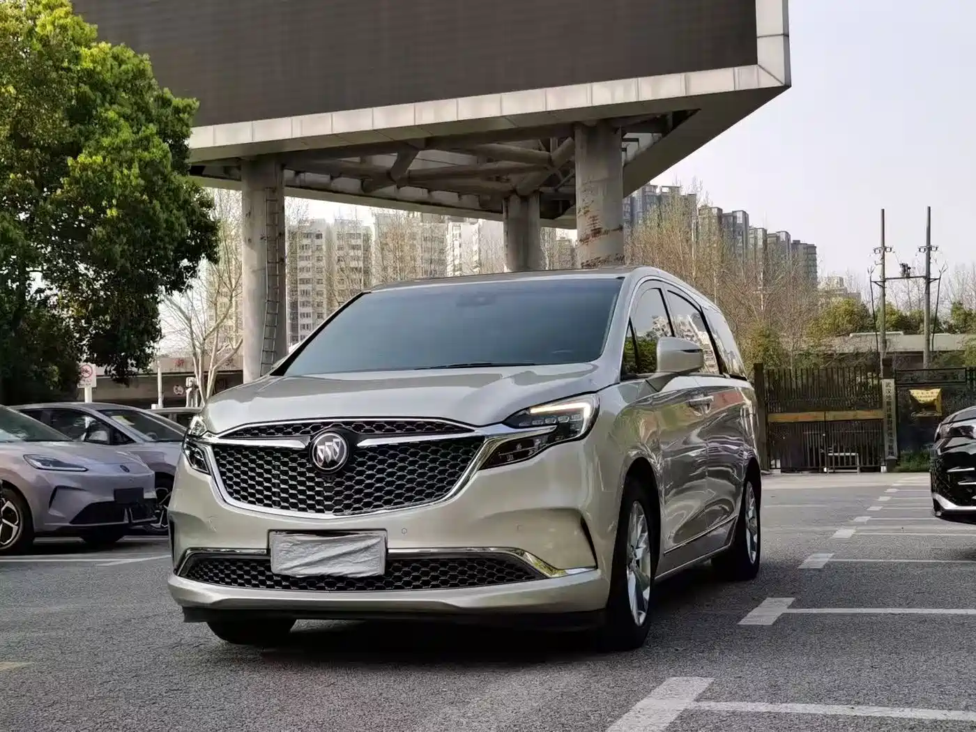 Фото 1 - Buick GL8