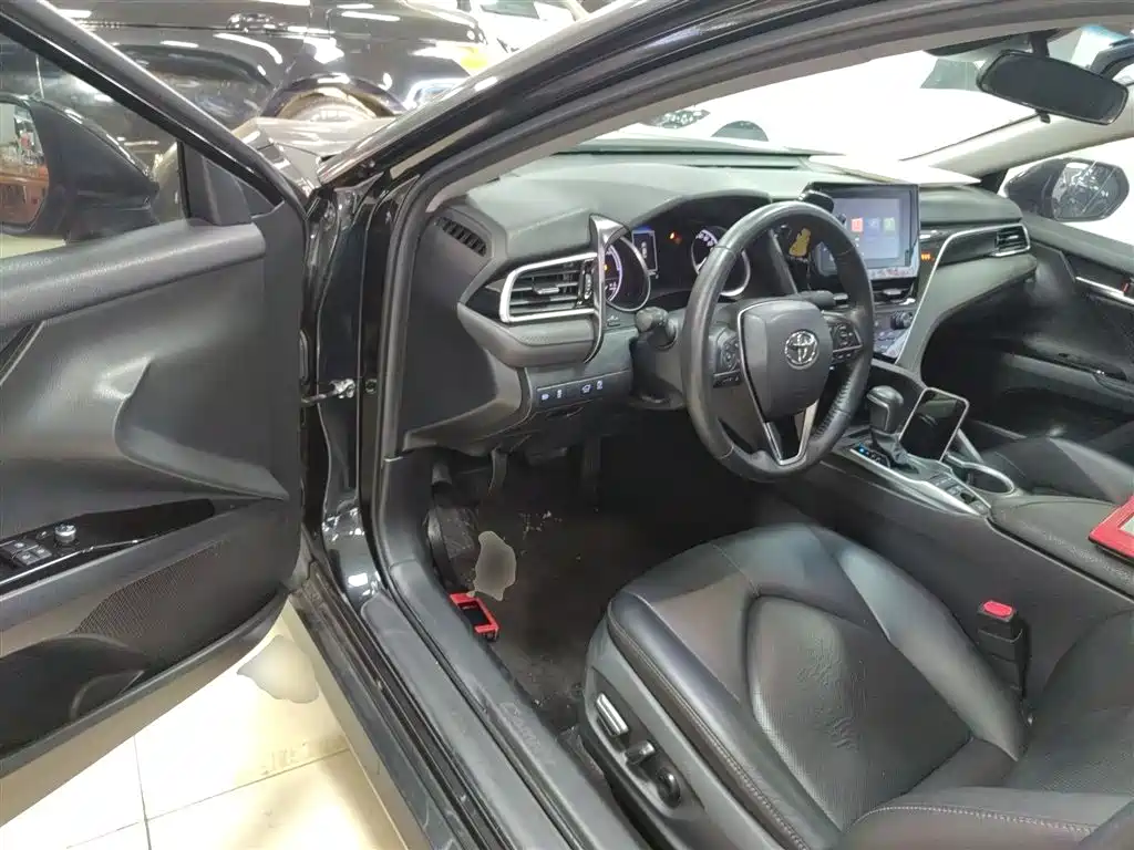 Toyota Camry 2023 Hybrid 2.5HGVP Leading Edition фото 12