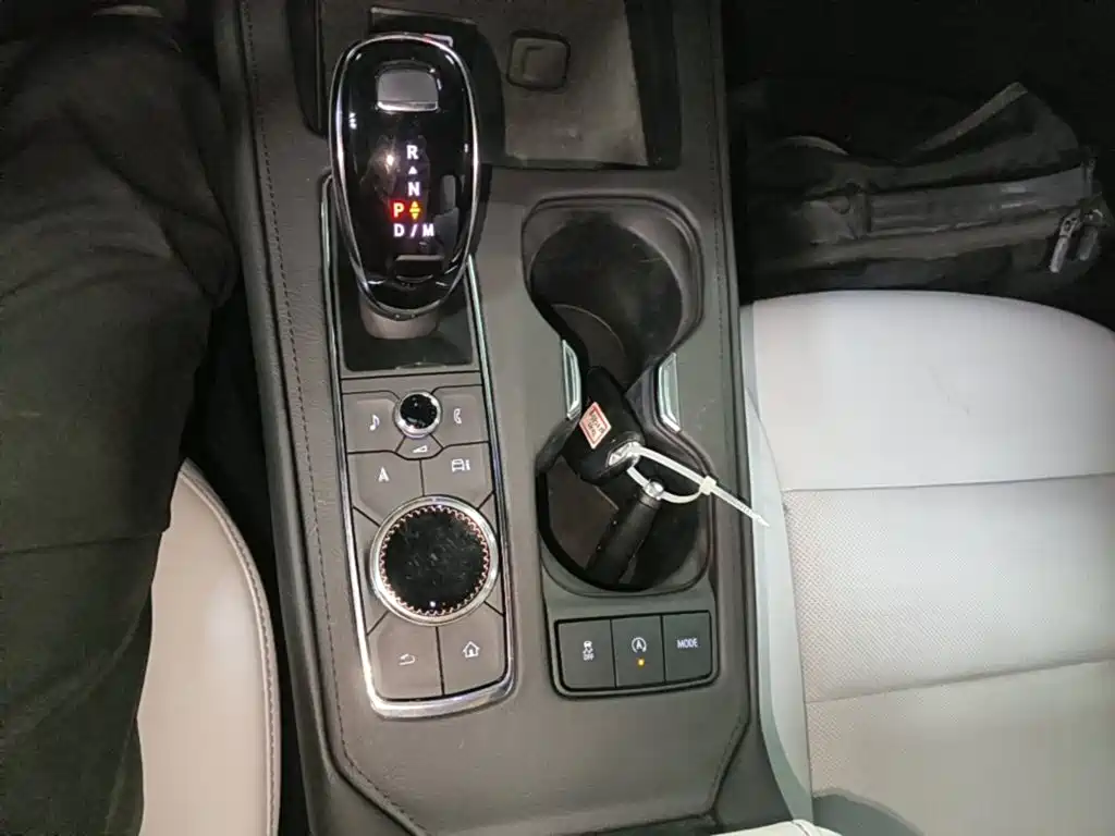 Фото 14 - Cadillac XT4