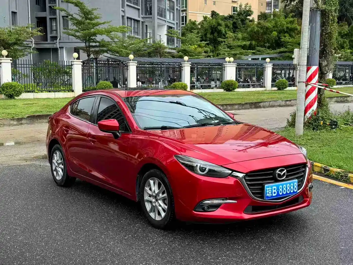 Photo 3 - Mazda Mazda 3