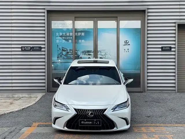 Lexus ES 2022 300h Excellence Edition — фото 2