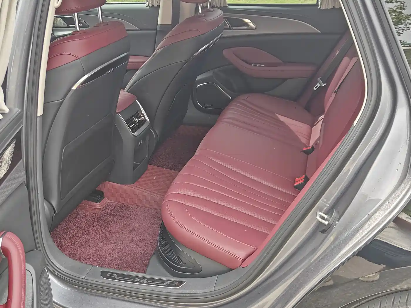 Hongqi H5 2023 1.5T HEV Smart Connect Leader Edition фото 6