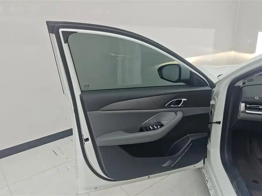 Geely Galaxy Galaxy A7 2025 EM-i 150km Long Voyage Edition фото 7