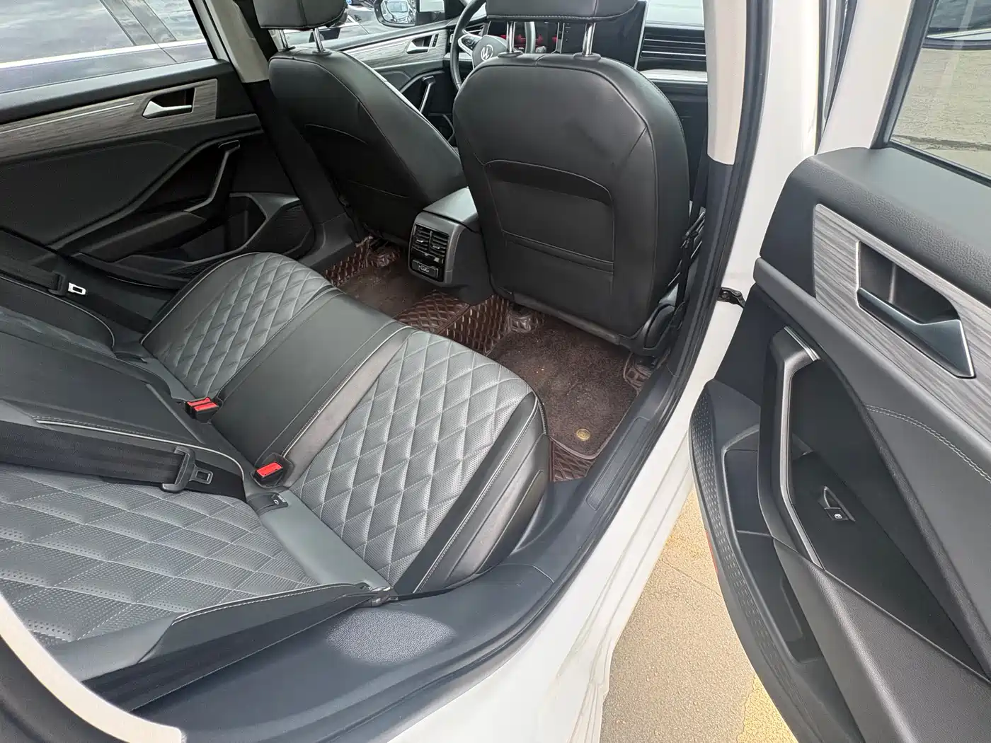Volkswagen Sagitar 2023 300TSI DSG Surpassing Edition фото 12