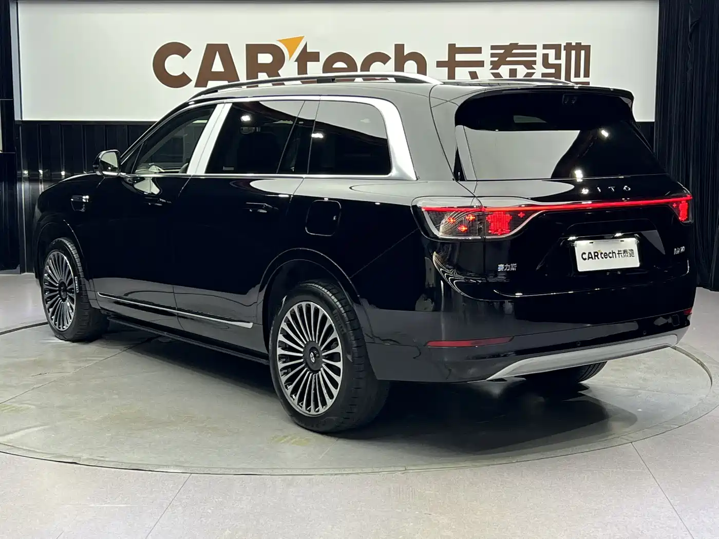 AITO Wenjie AITO M9 2025 Extended Range Ultra 52kWh 6-Seater фото 6