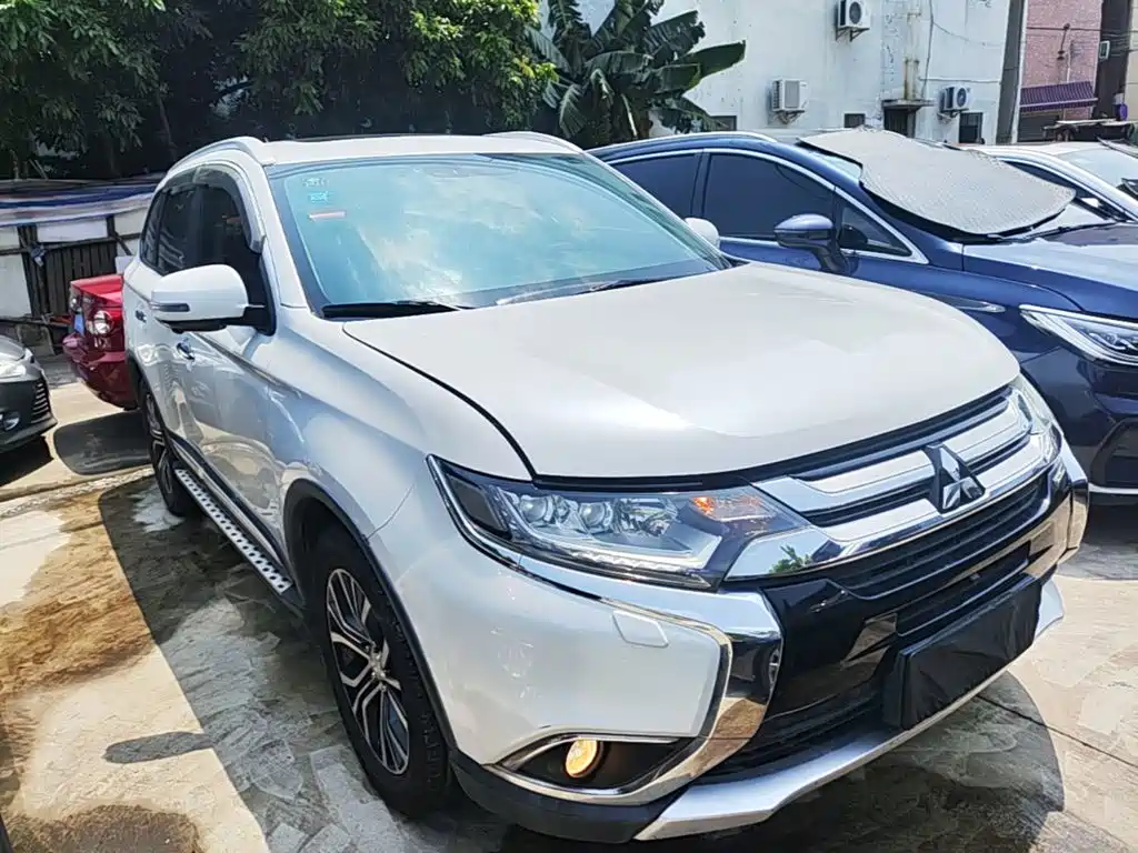 Mitsubishi Outlander 2017 2016 2.4L 4WD Elite Edition 5-seater