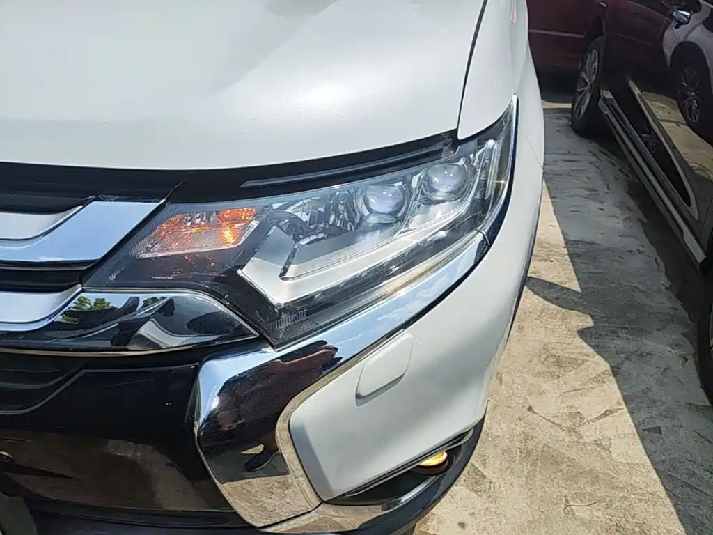 Mitsubishi Outlander 2017 2016 2.4L 4WD Elite Edition 5-seater