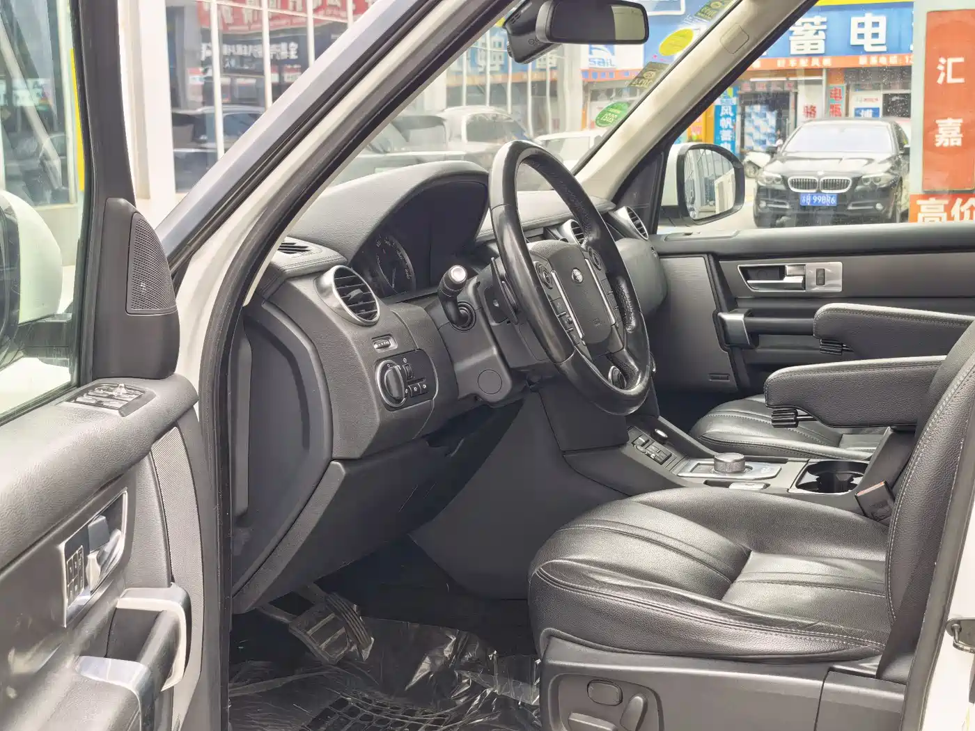 Land Rover Discovery 2016 3.0 SC Black Edition SE фото 3