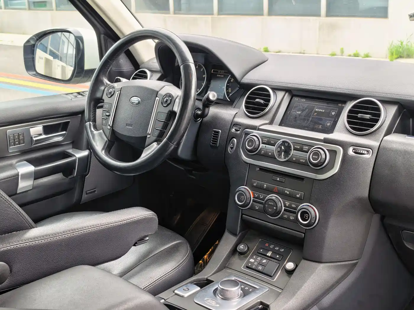 Land Rover Discovery 2016 3.0 SC Black Edition SE фото 5
