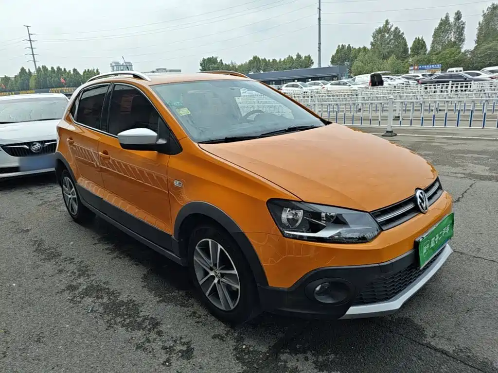 Volkswagen Polo 2014 2012 1.6L Cross Polo AT