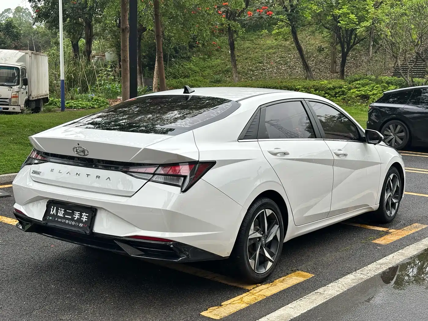 Hyundai Elantra 2023 1.5L CVT GLX Elite Edition фото 8
