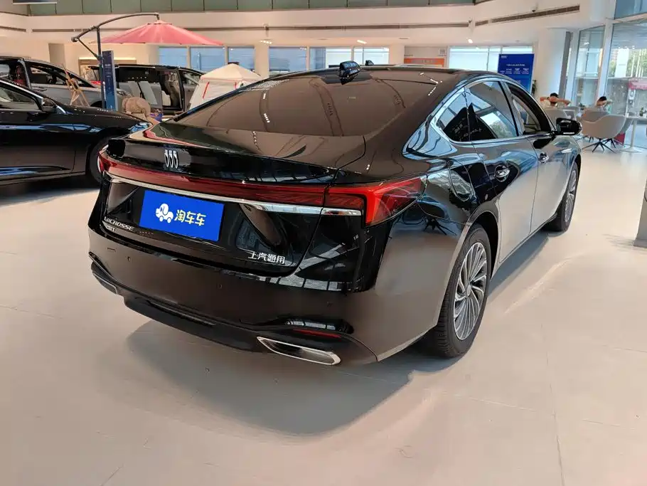 Photo 3 - Buick LaCrosse