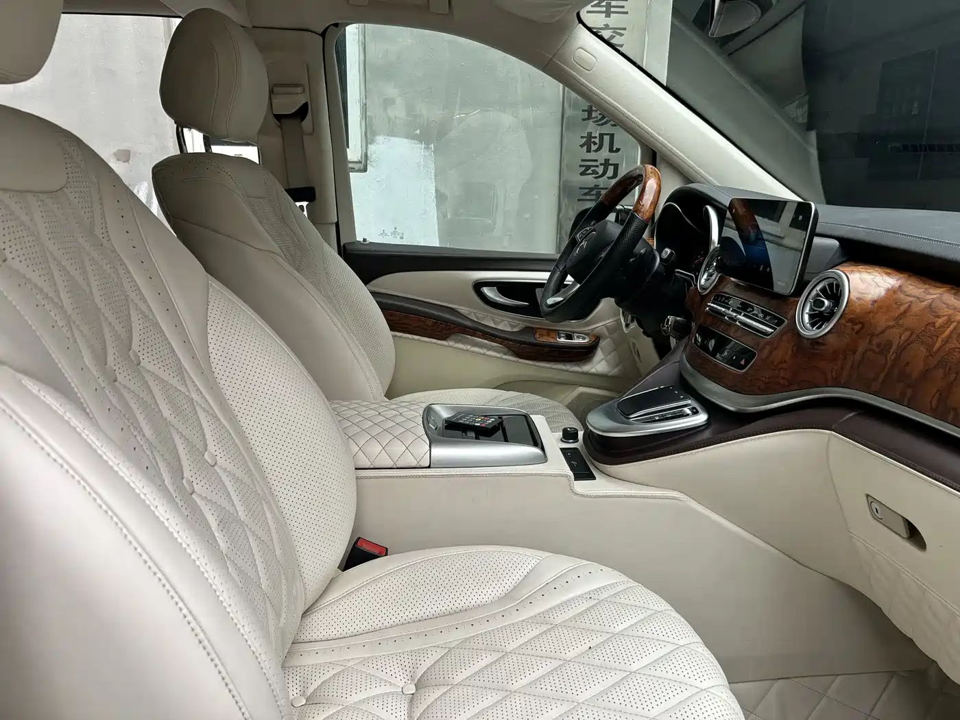 Mercedes-Benz V-Class 2021 V 260 L Long Wheelbase Luxury Edition фото 21