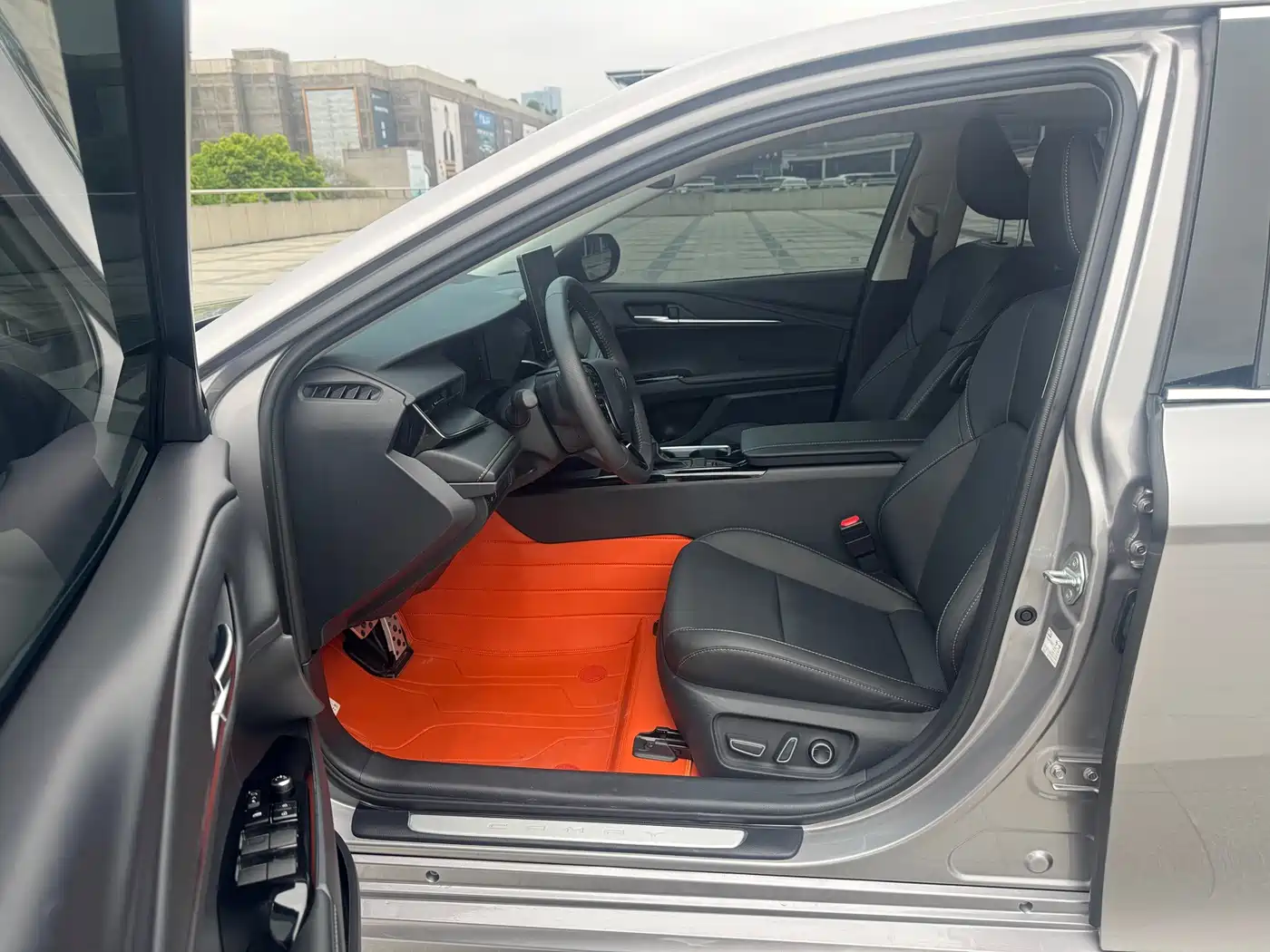Toyota Camry 2026 Hybrid 2.0HSE Sport Lite Edition фото 9