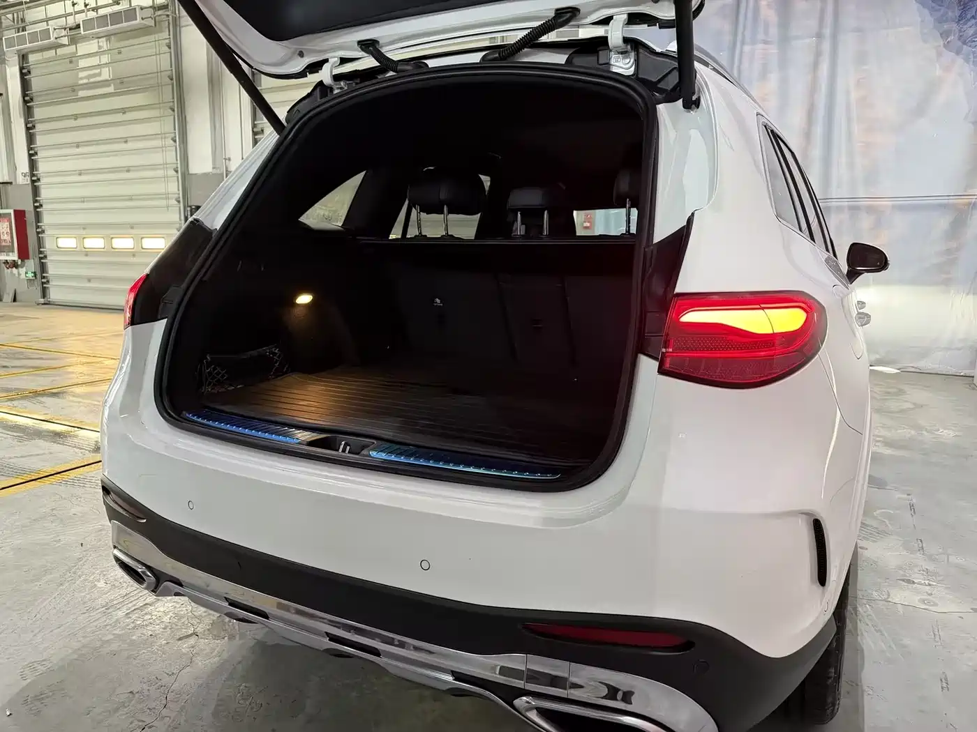 Mercedes-Benz GLC 2023 GLC 300 L 4MATIC Sport 5-Seater фото 10