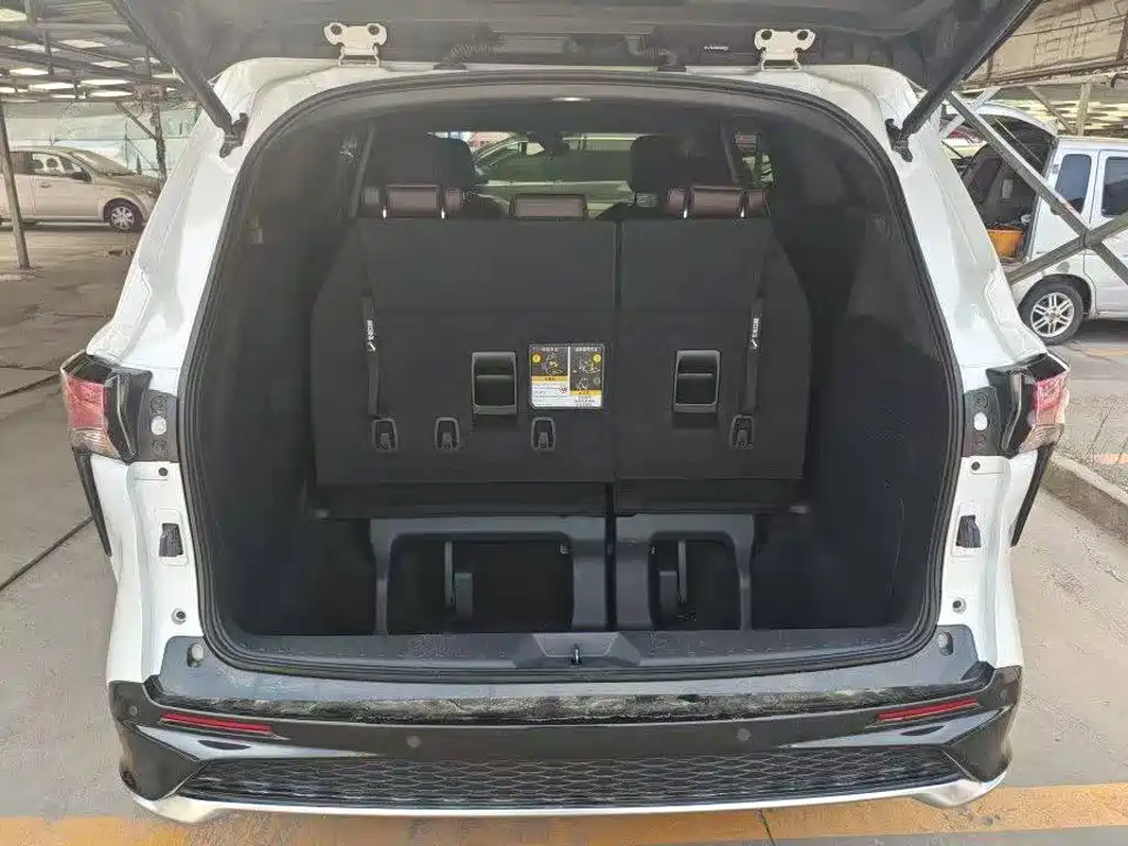 Toyota Granvia 2026 2024 2.5L Hybrid Premium PLUS 4WD Edition