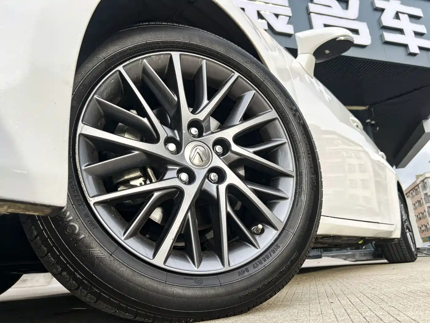 Фото 6 - Lexus ES