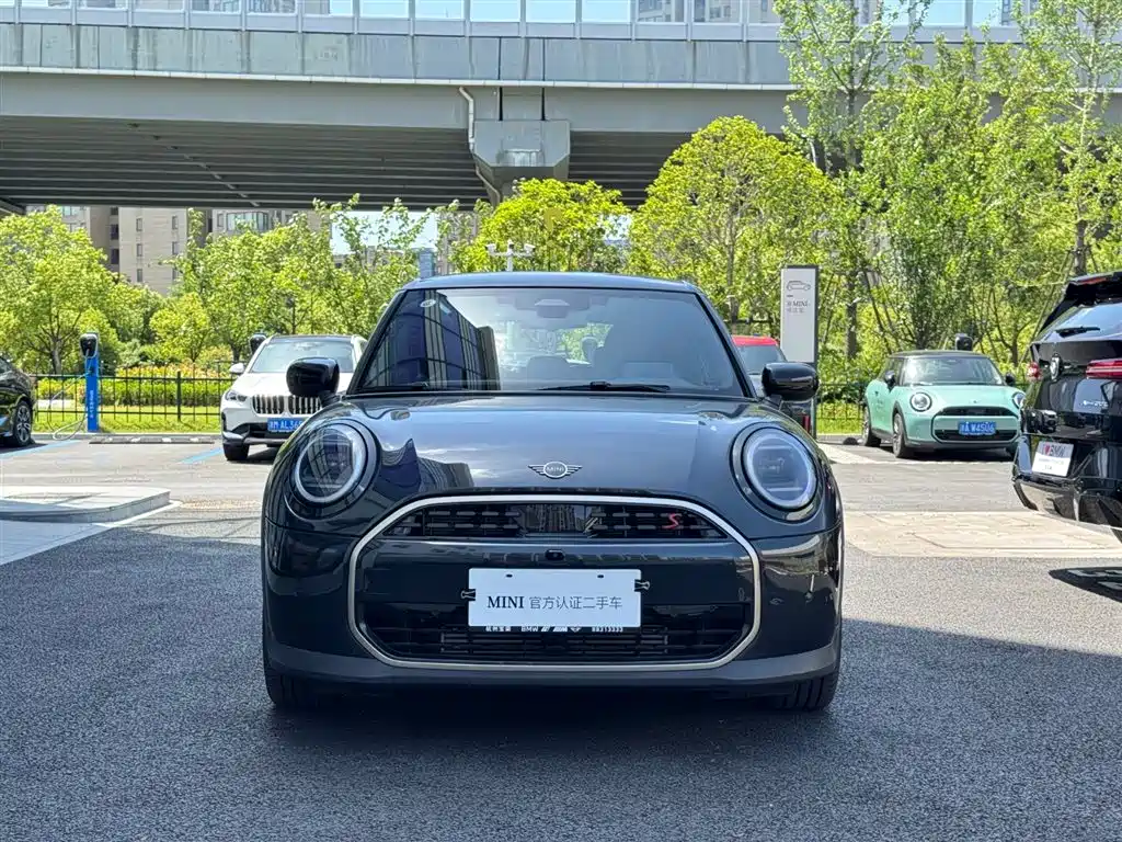MINI MINI 2024 2025 Model 2.0T COOPER S Artist 5-Door