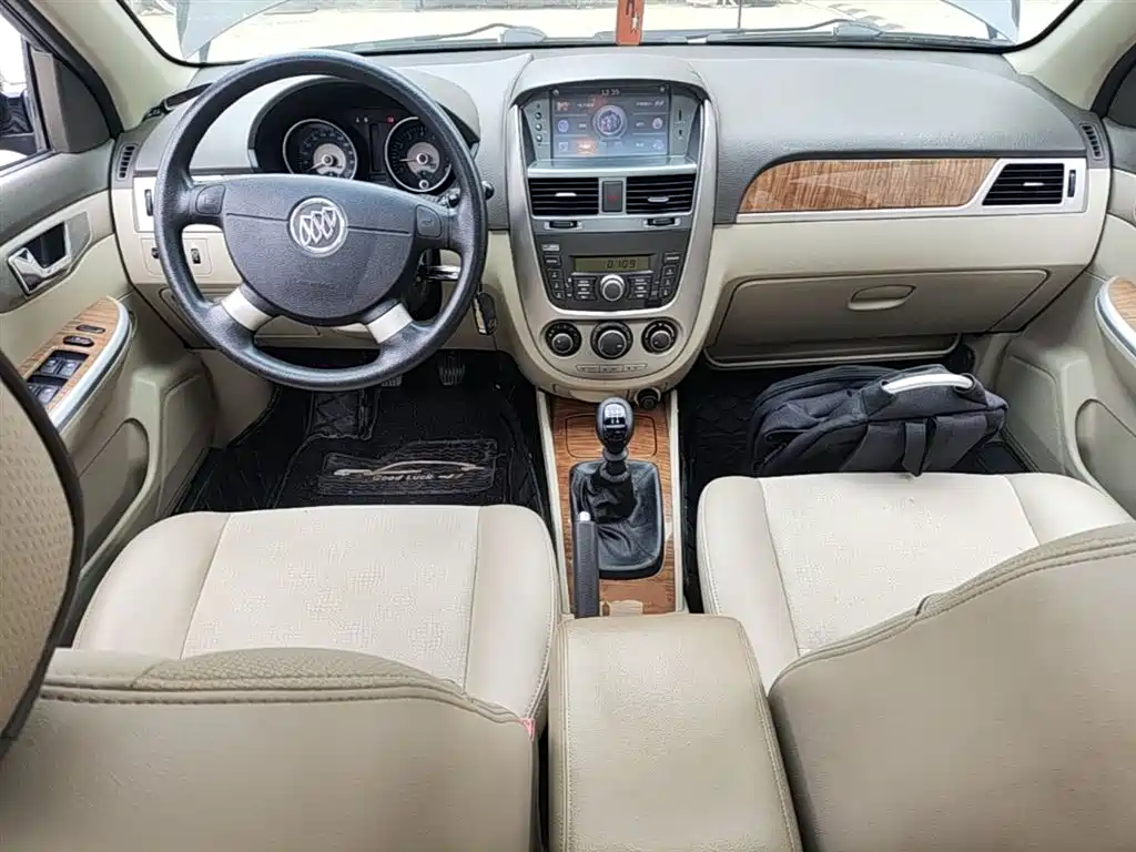 Buick Excelle 2015 1.5L Manual Classic фото 10