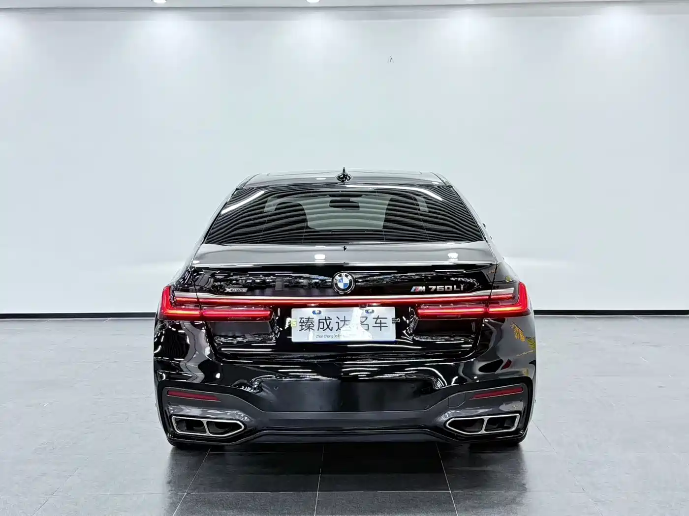 BMW 7 Series 2017 M760Li xDrive фото 6