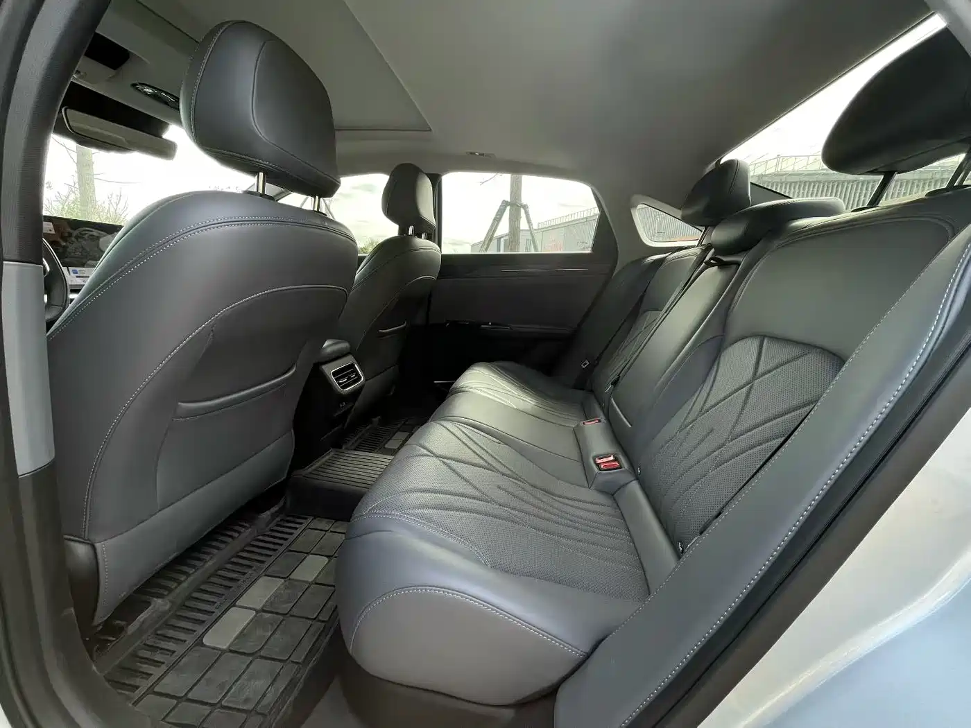 Geely Galaxy Galaxy L6 2025 EM-i 140km Explorer+ Edition фото 5