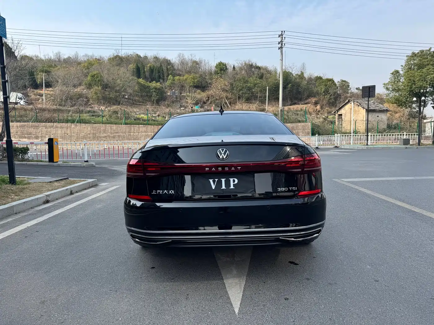 Volkswagen Passat 2025 Outstanding 380TSI Dragon Glory Edition фото 6