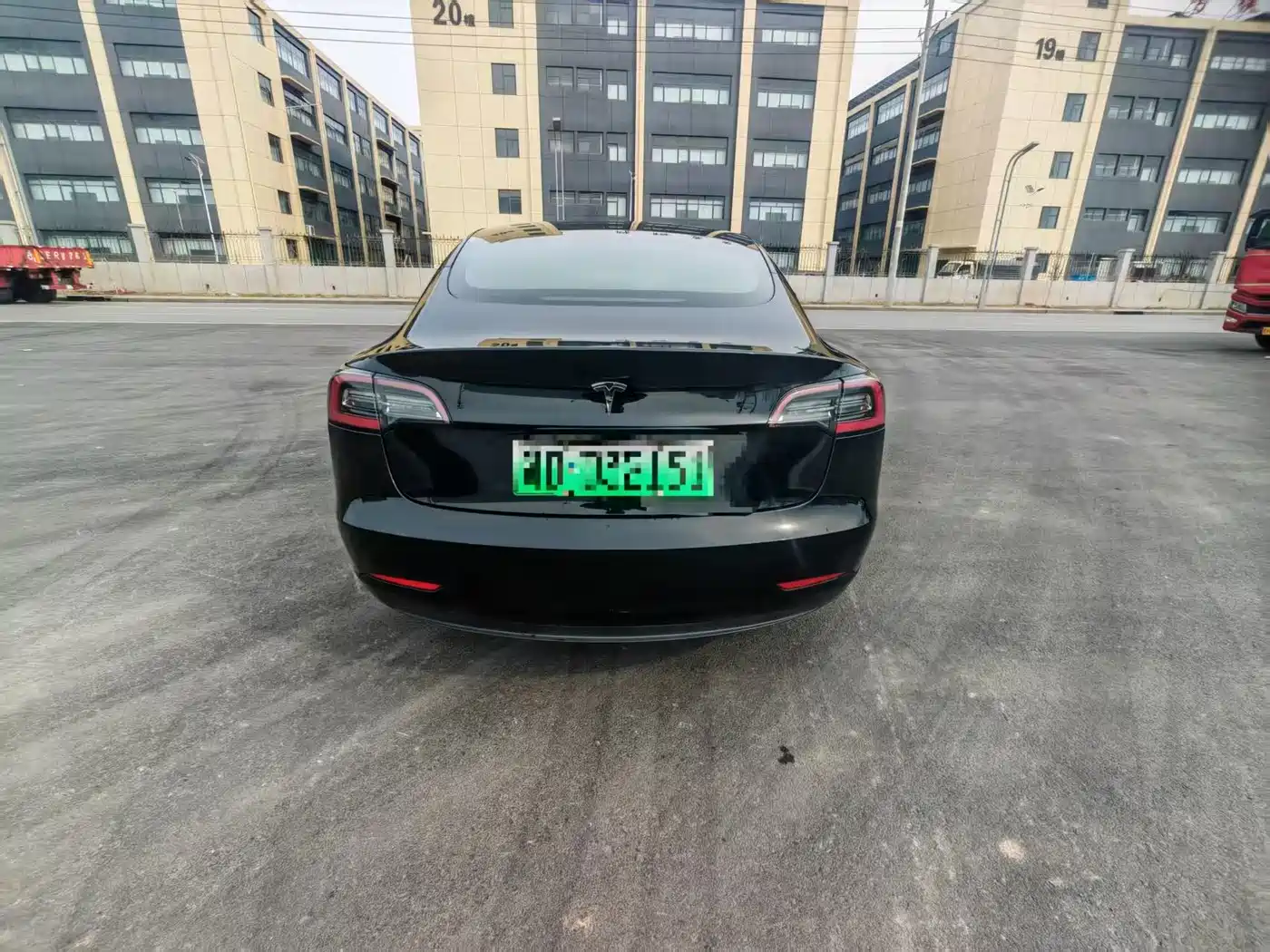 TESLA MODEL 3